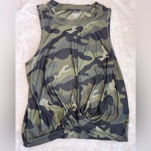 Green camo workout active gym tank top size medium old navy